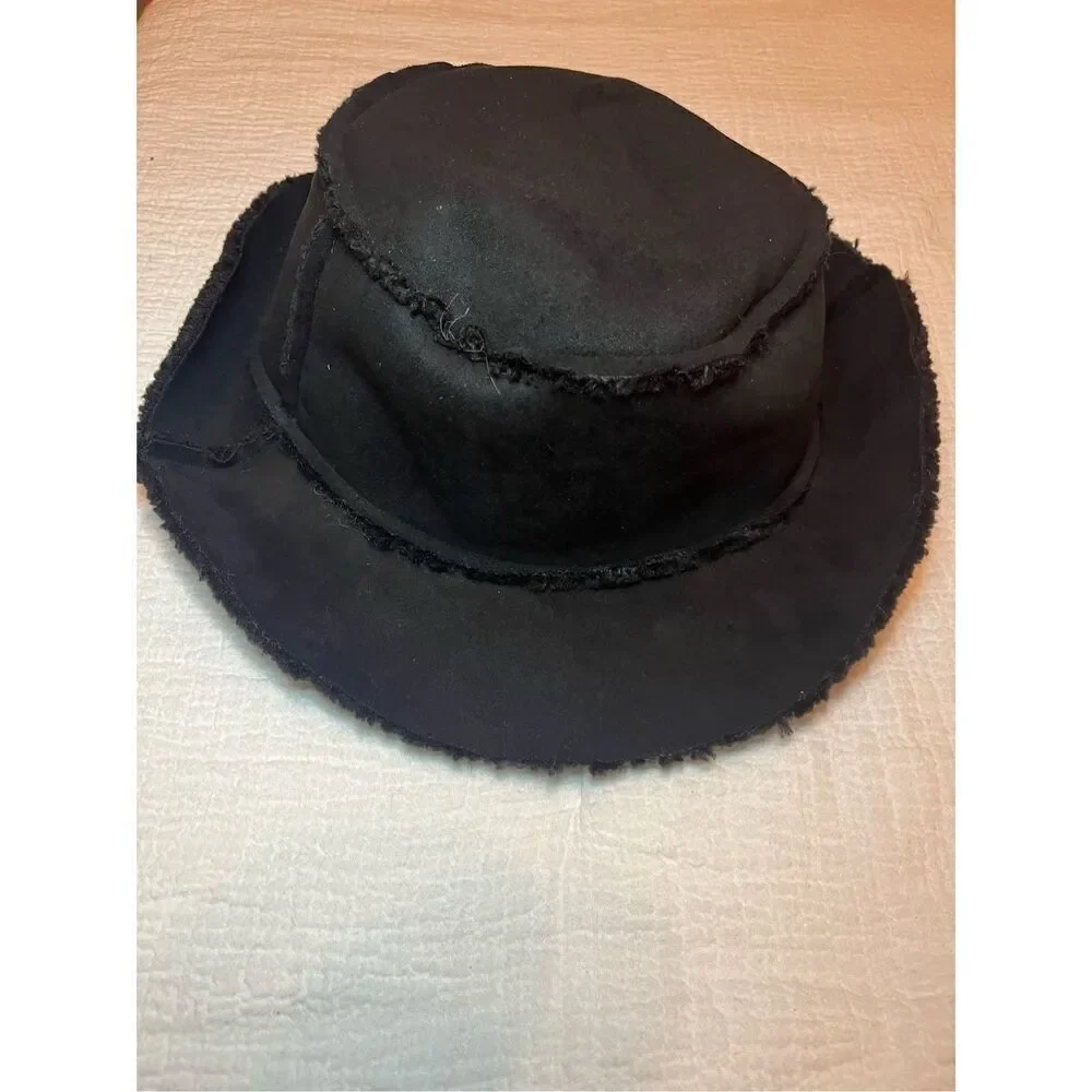HatAttack Reversible Faux Shearling Bucket Hat - Black NEW NWT